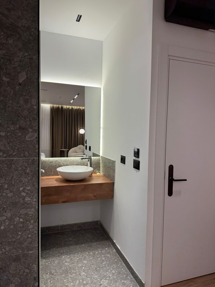 

Bari - Lezhë - Hotel Jurgen