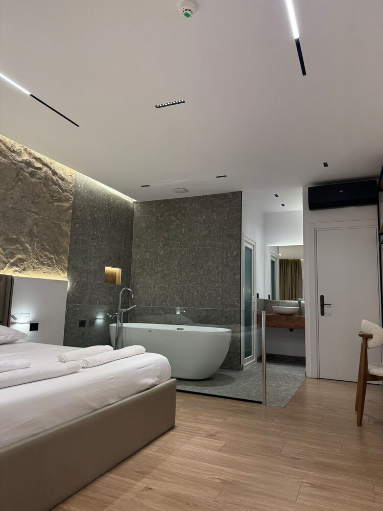 

Genova - Lezhë - Hotel Jurgen