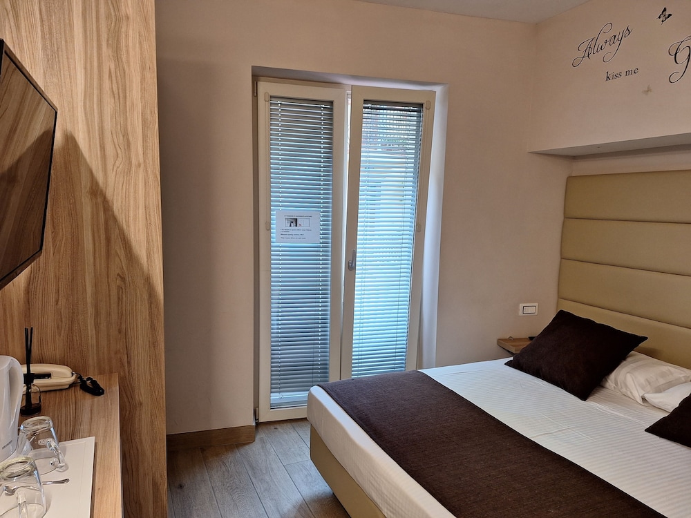 

Brindisi - Gargnano - Hotel Danieli La Castellana lago di Garda