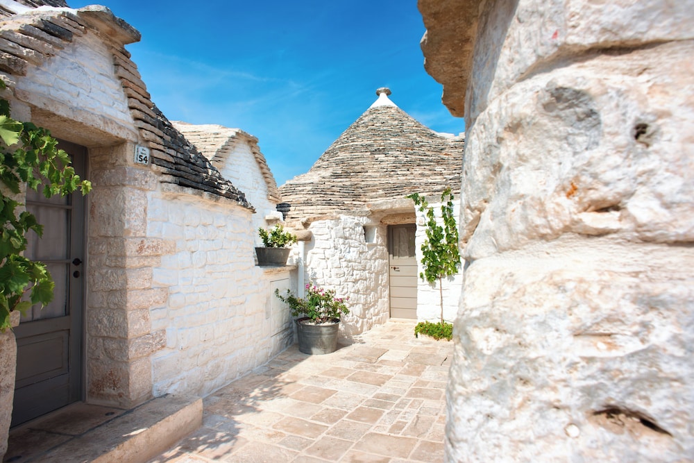 

Cagliari - Alberobello - Trulli Holiday Deluxe & Wellness