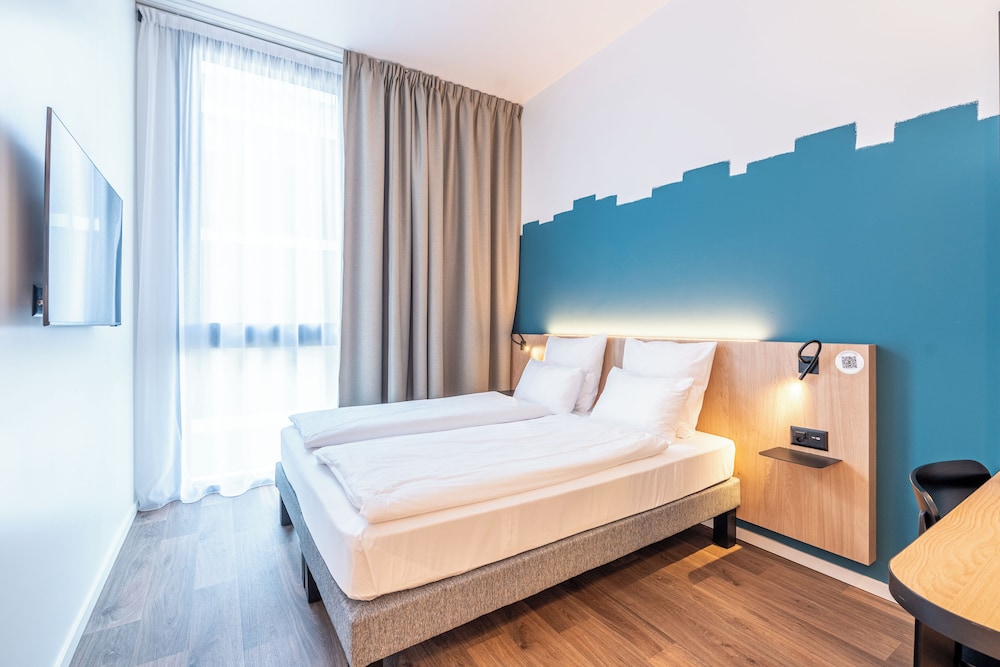 

Napoli - Prévessin-Moëns - B&B HOTEL Geneva Airport