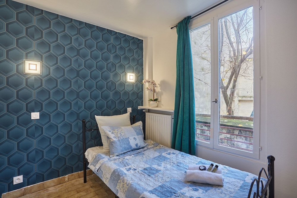 

Cagliari - Bobigny - Hotel Petit Vix