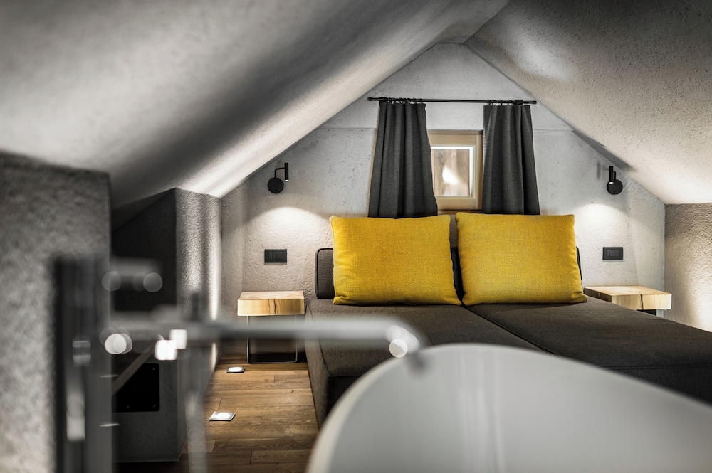 

Bari - San Ciascian - Sportony Mountain Lodges