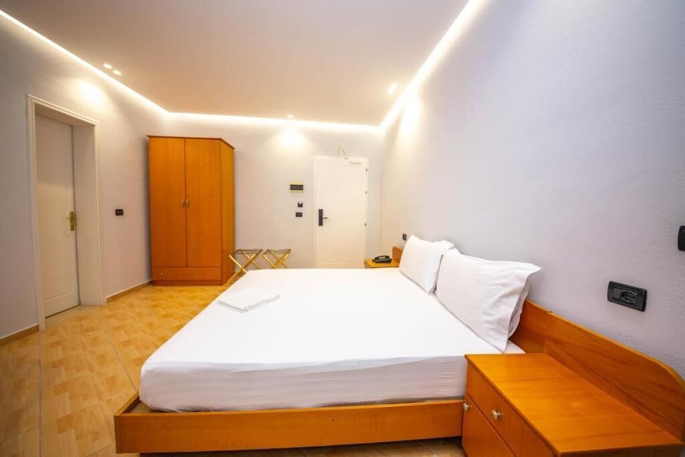 

Bari - Riviera Albanese - Hotel Sea Breeze