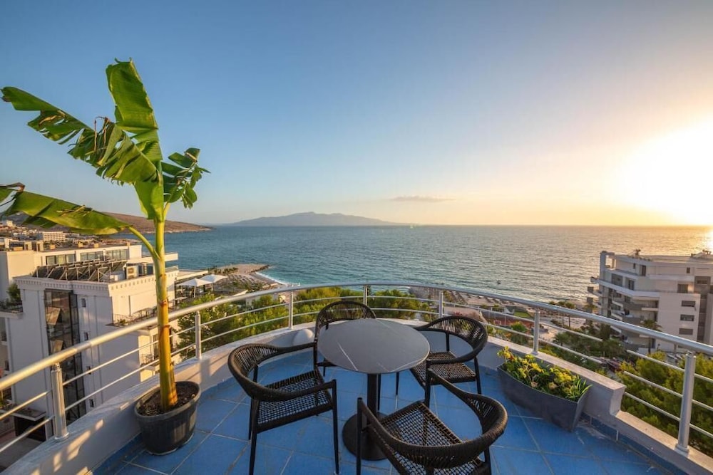 

Palermo - Costa albanese - Hotel Sea Breeze