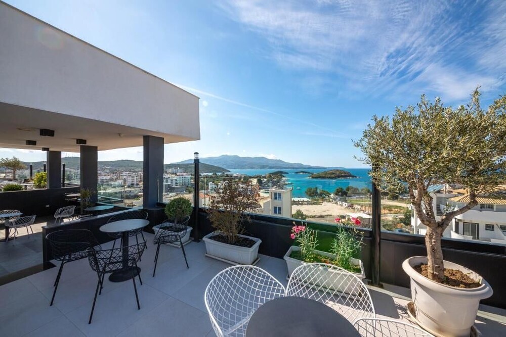 

Catania - Ksamil - Rumani 3 Islands Hotel
