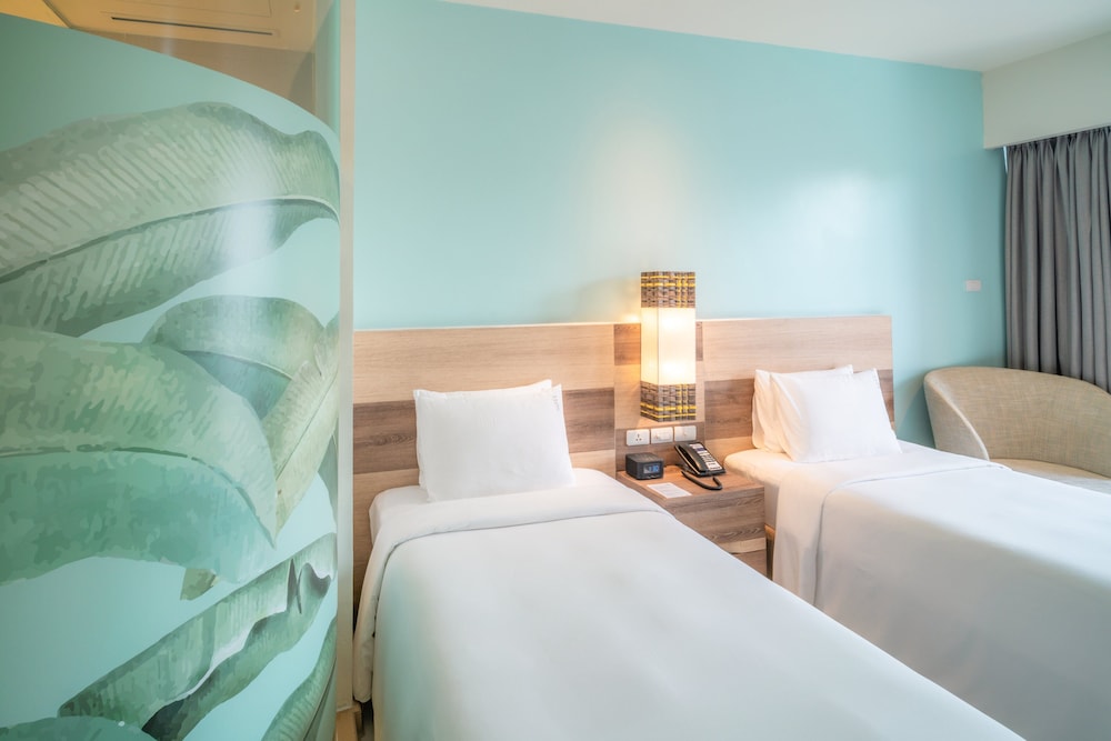 

Roma - Kamala Beach - Holiday Inn Express Phuket Patong Beach Central