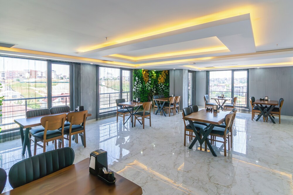 

Venezia - Istanbul, New Airport - Meyzi Hotel