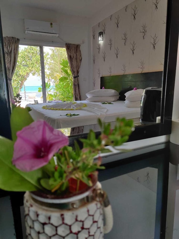 

Lamezia Terme - South Male Atoll - Crown Beach Villas Bikini Beach