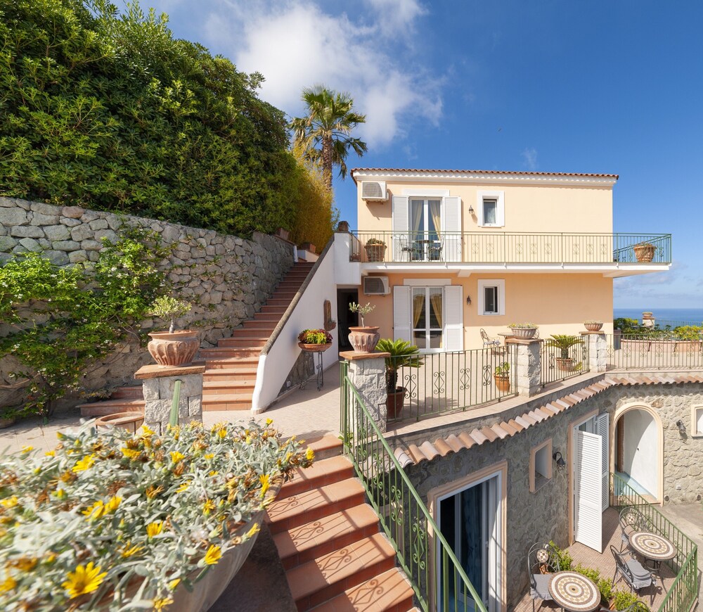 

Verona - Ischia - Poggio Del Sole