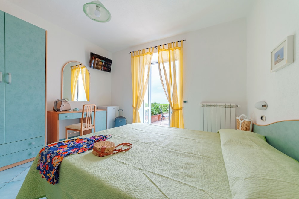 

Bari - Ischia - Hotel Poggio Del Sole