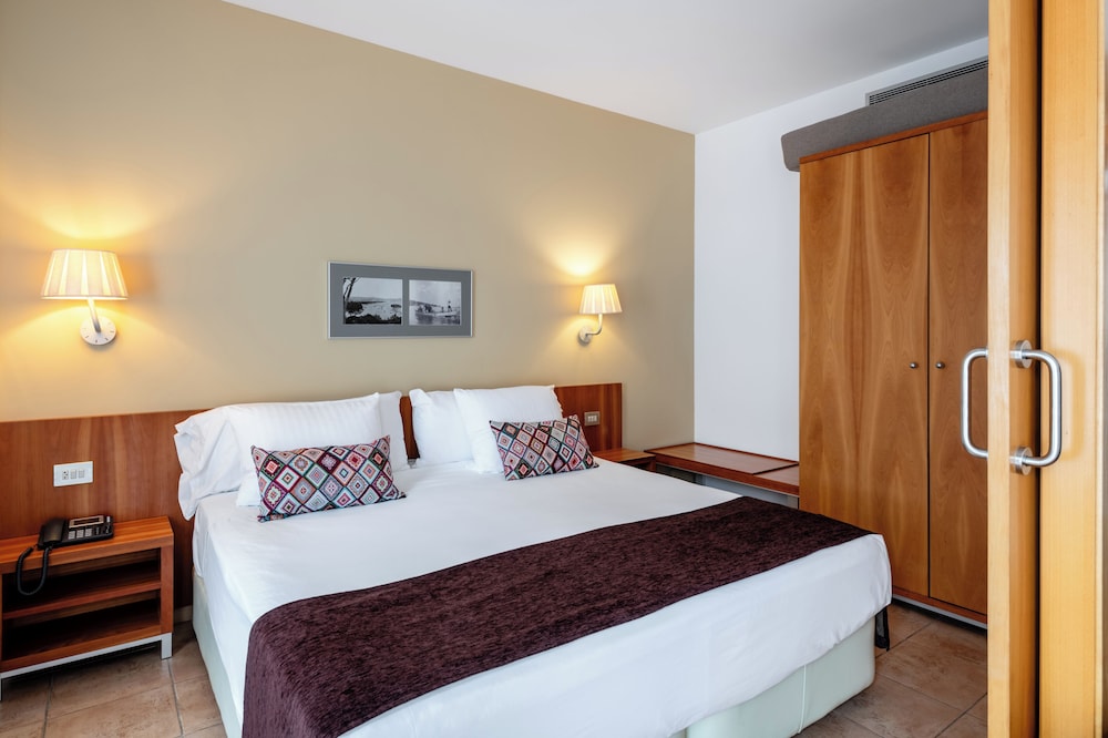 

Milano - Sant Feliu de Guíxols - Hotel NM Suites by Escampa Hotels