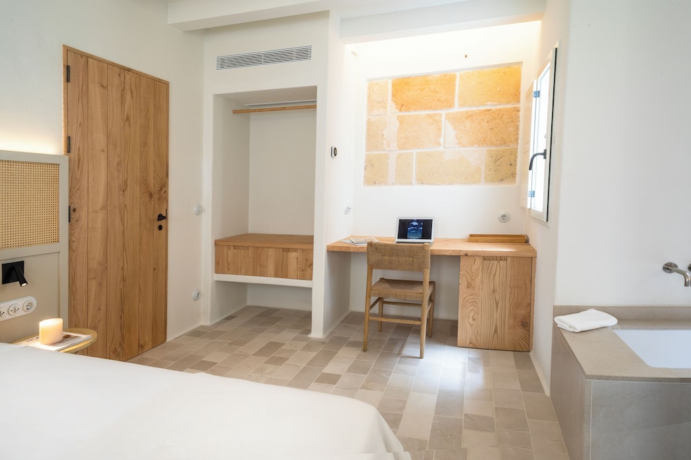 

Genova - Cala'n Bosch - Set Blaus Boutique Hotel