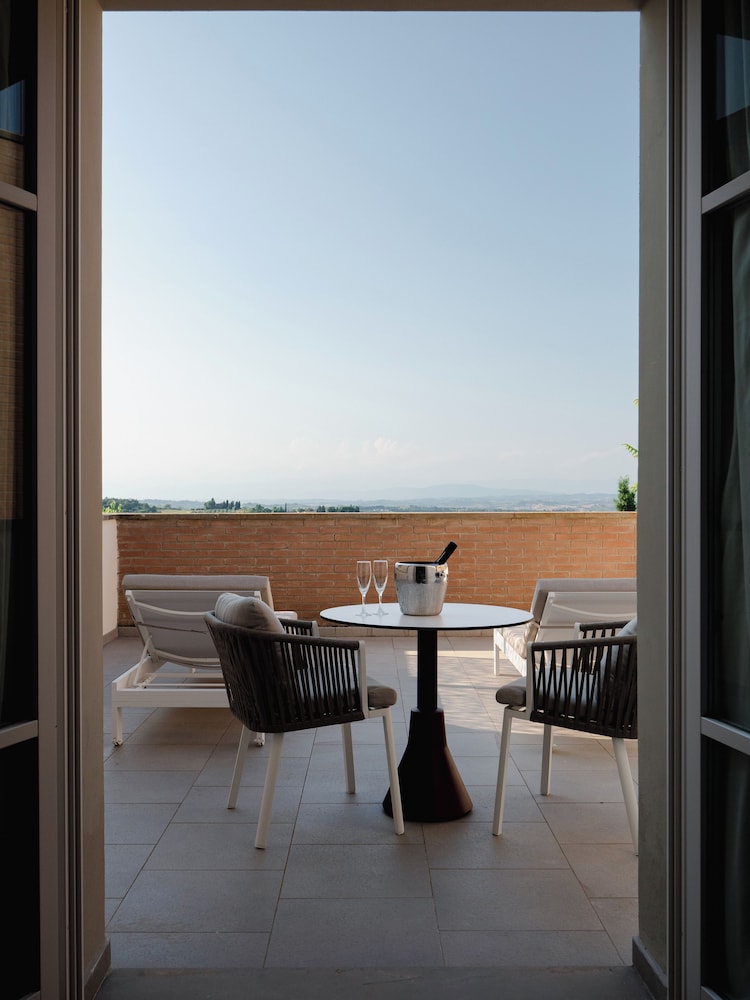 

Napoli - San Gimignano - Cappuccina Country Resort