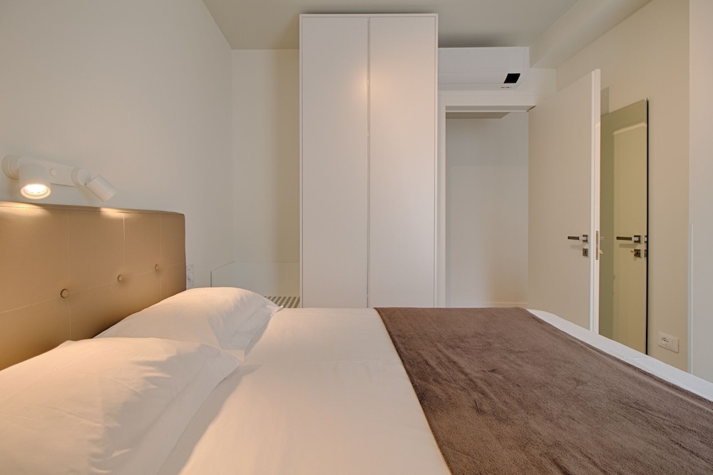 

Verona - Tirana - The Rooms Apartments Tirana