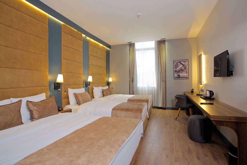 

Napoli - Istanbul - Days Inn by Wyndham Istanbul Arnavutkoy