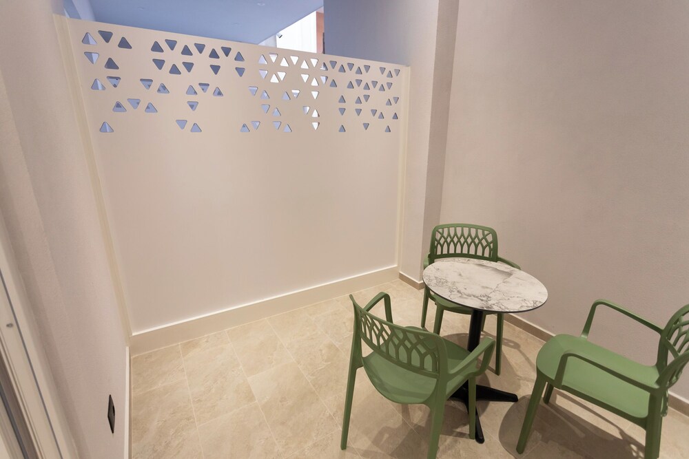 

Ancona - Costa albanese - Nayel Hotel