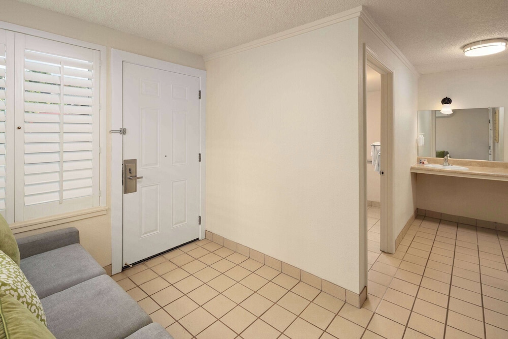 

Roma - Wailea-Makena - Days Inn By Wyndham Maui Oceanfront