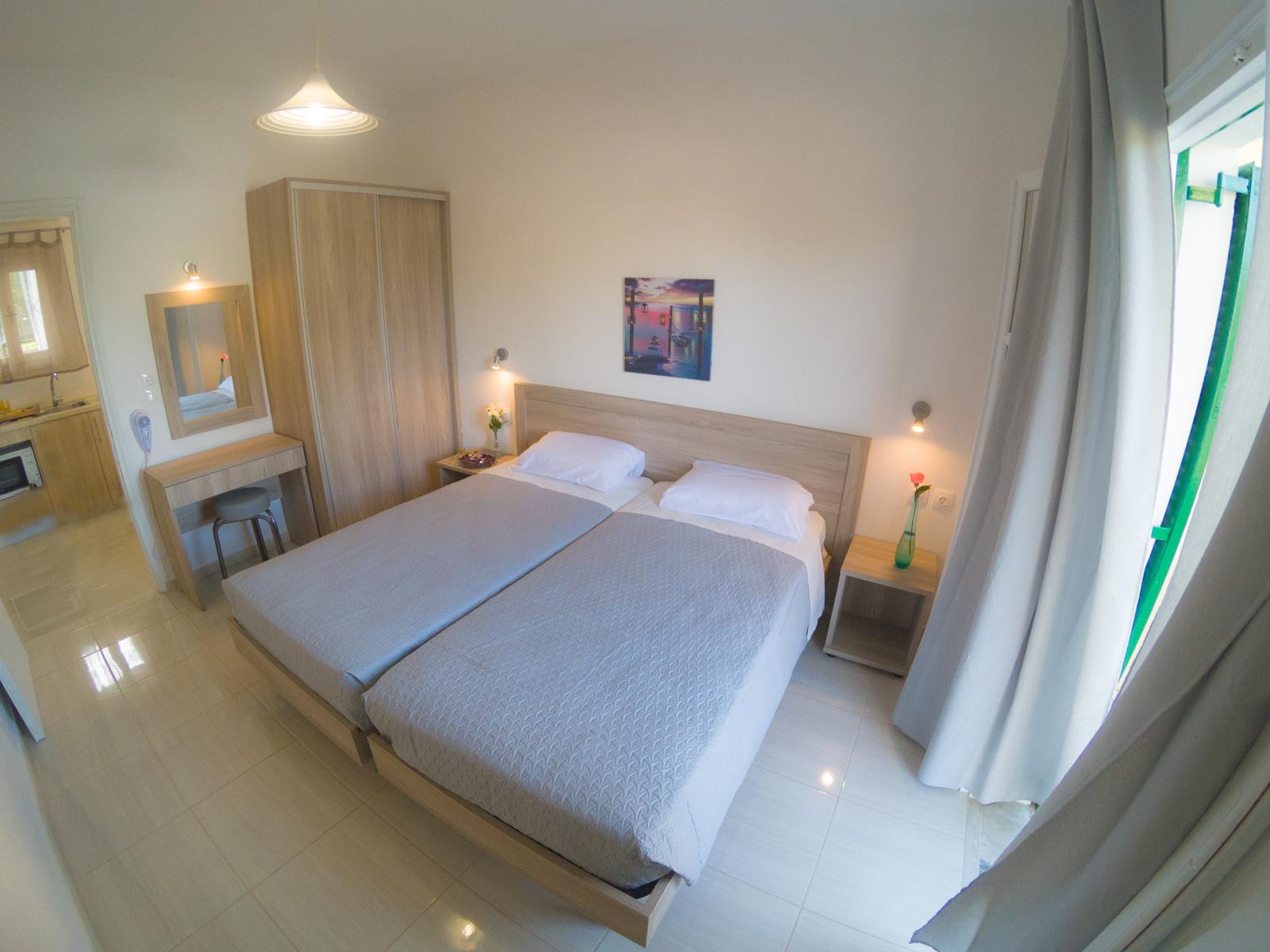 

Napoli - Kavos - Yianetta Hotel Apartments