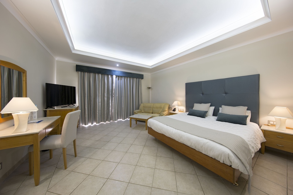 

Roma - Qawra - Paradise Bay Resort