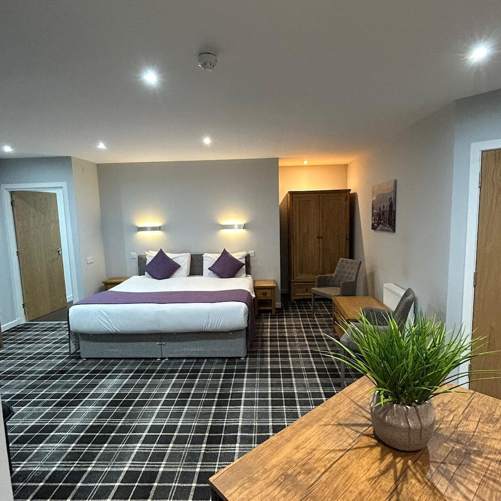 

Roma - Inverness - Crown Court Hotel & Bar.