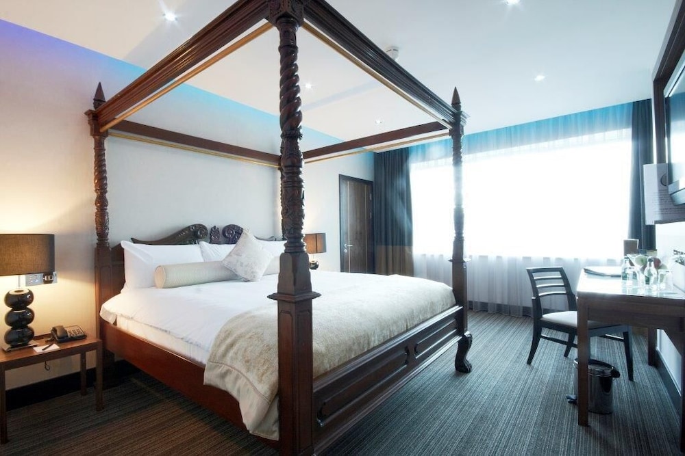 

Milano - Douglas - Rochestown Park Hotel