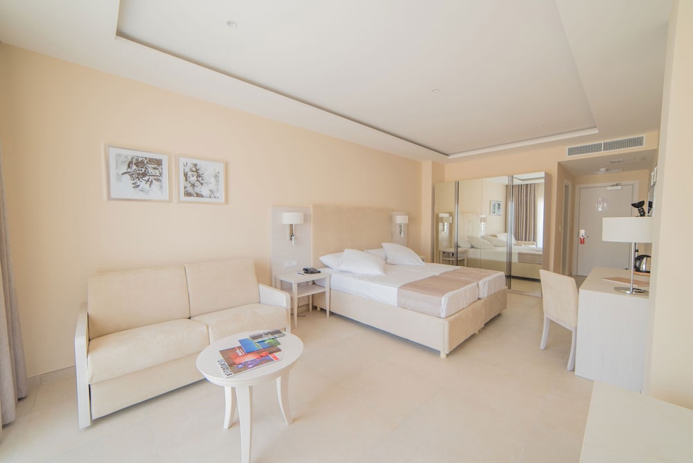 

Pisa - Mellieha - Maritim Antonine Hotel & Spa