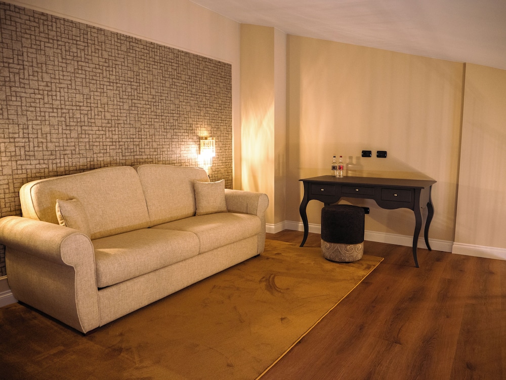 

Catania - Gambassi Terme - Cappuccina Country Resort