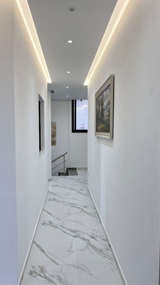 

Catania - Sarandë - Lezet Hotel