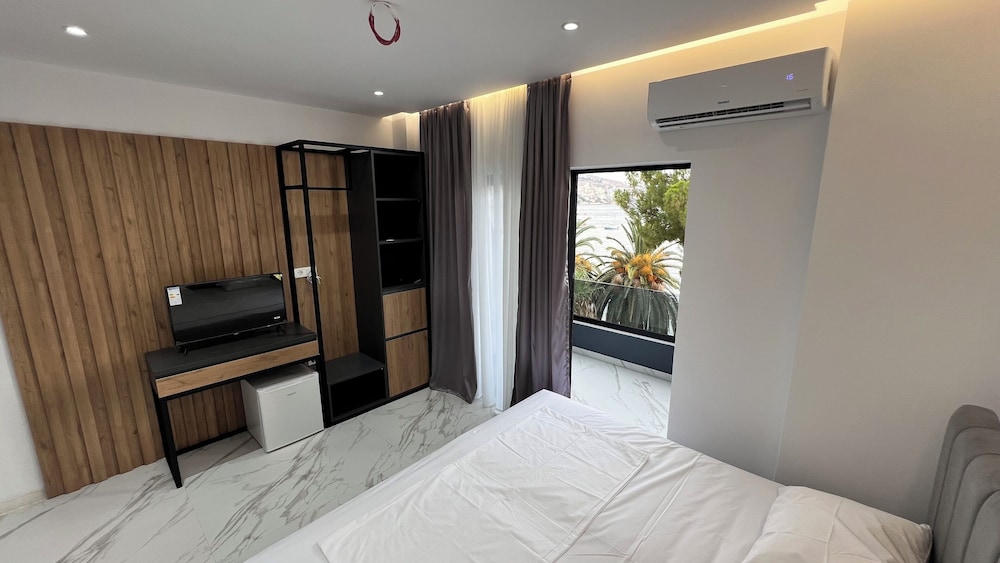 

Venezia - Sarandë - Lezet Hotel