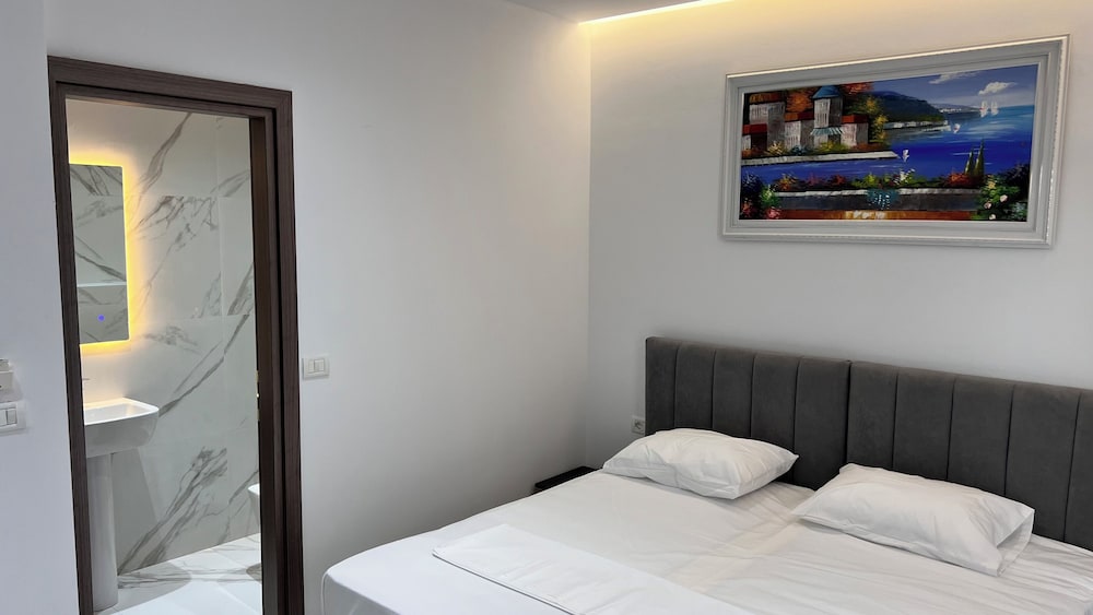 

Genova - Sarandë - Lezet Hotel
