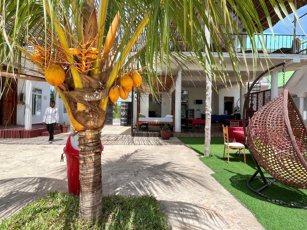 

Roma - Kidenga - Sunrise Hotel & Resort