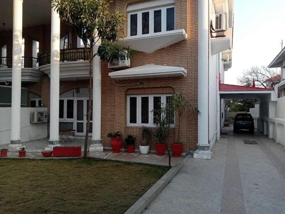 

Bologna - Islamabad - Heritage Inn Guest House