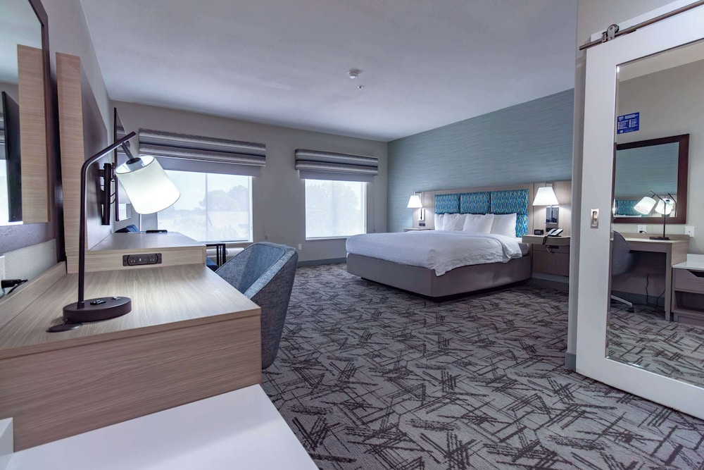 

Bari - Denton - Hampton Inn & Suites Denton