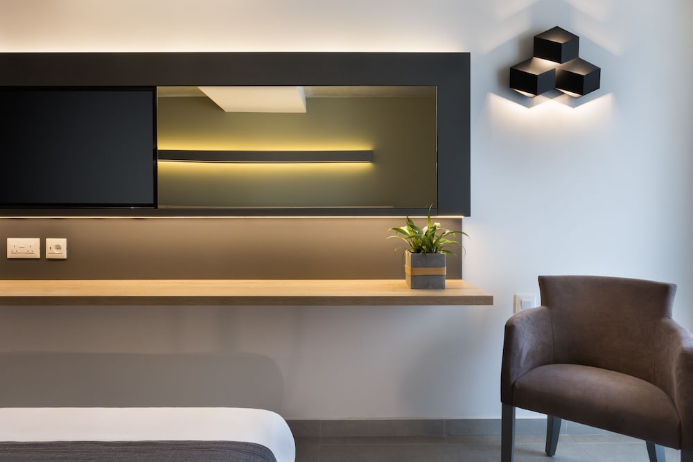 

Milano - Marsaxlokk - Azur Hotel by ST Hotels