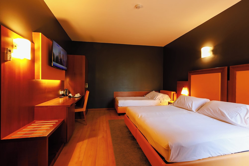 

Napoli - Malpensa - Hotel Villa Delle Rose - Malpensa
