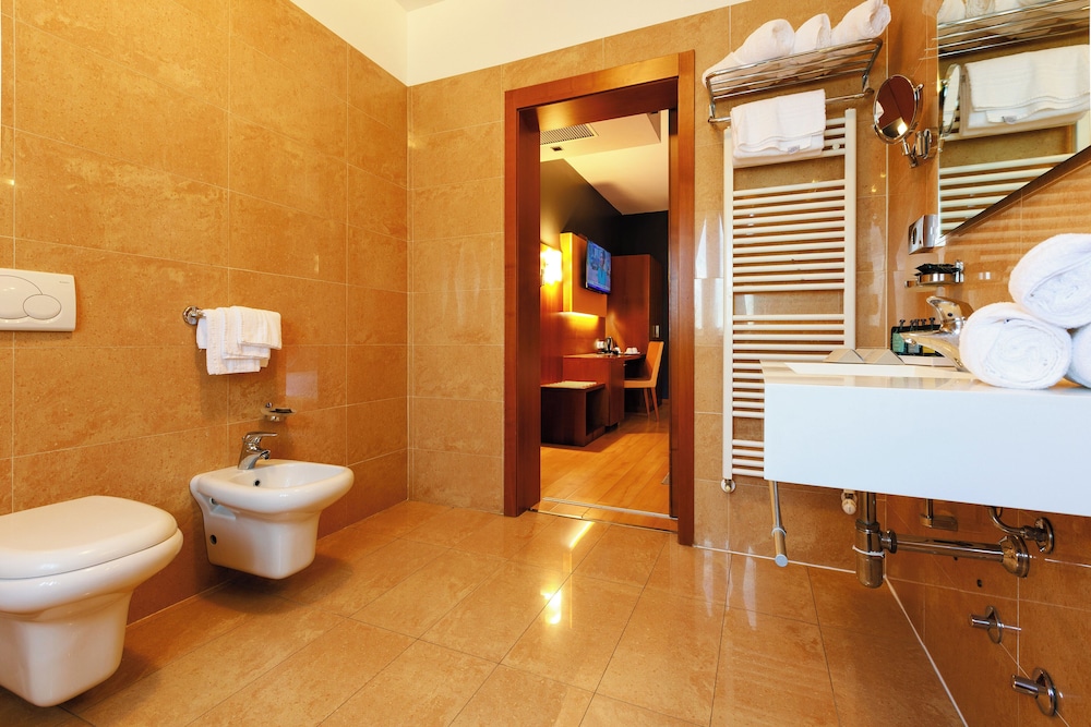

Napoli - Oleggio - Hotel Villa Delle Rose - Malpensa
