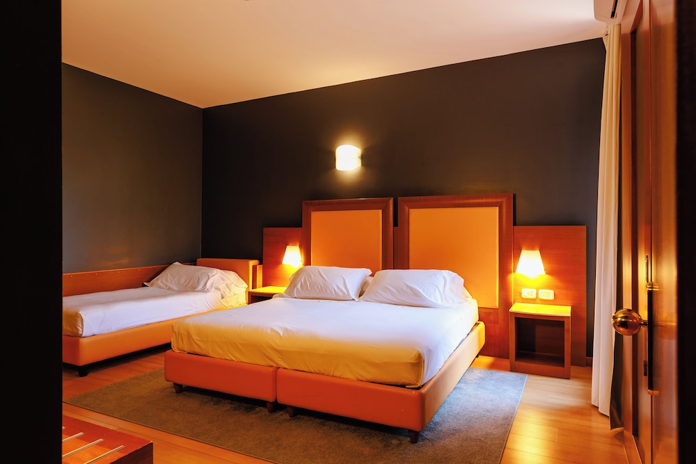 

Catania - Malpensa - Hotel Villa Delle Rose - Malpensa