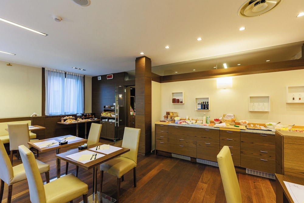 

Lamezia Terme - Malpensa - Hotel Villa Delle Rose - Malpensa