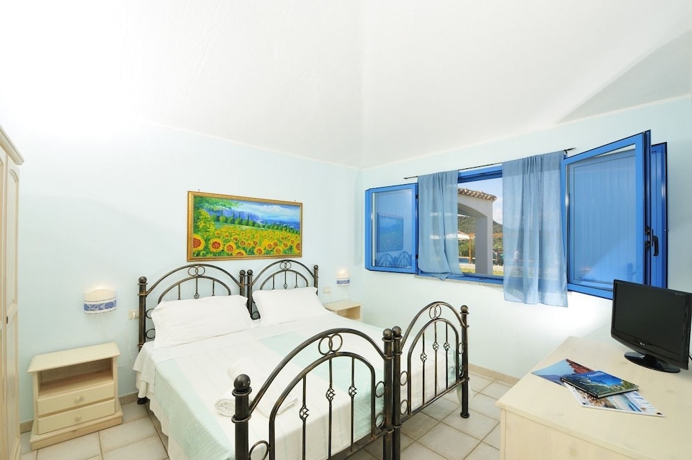 

Napoli - Bari Sardo - Hotel Baia Cea