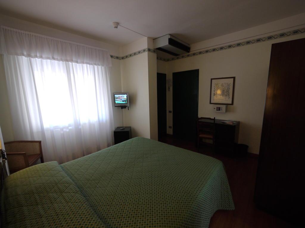 

Bari - Forte dei Marmi - Piccadilly
