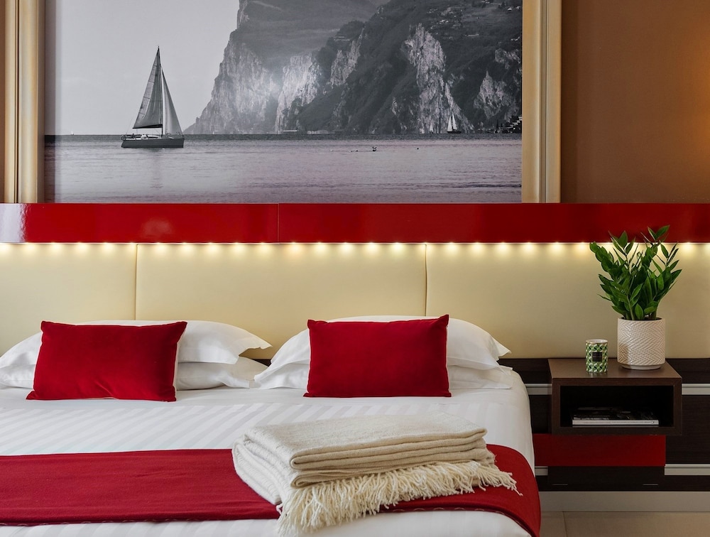 

Roma - Peschiera del Garda - Kairos Garda Hotel