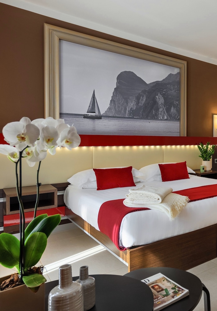 

Cagliari - Castelnuovo del Garda - Kairos Garda Hotel