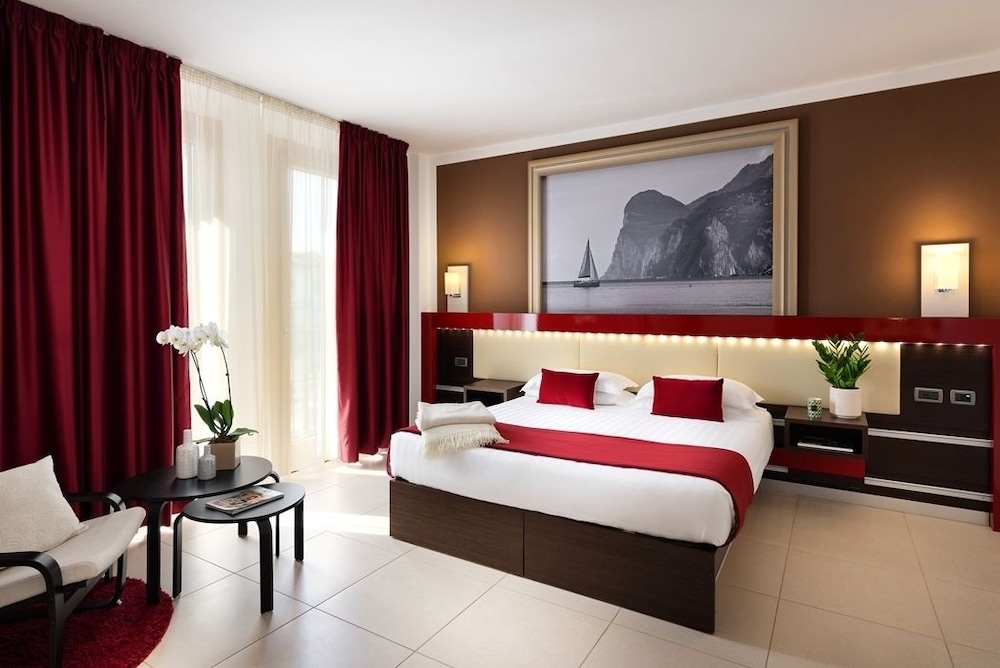 

Milano - Castelnuovo del Garda - Kairos Garda Hotel