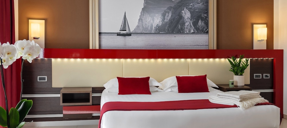 

Napoli - Peschiera del Garda - Kairos Garda Hotel