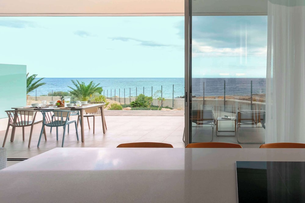 

Milano - Poris de Abona - Kora Nivaria Beach