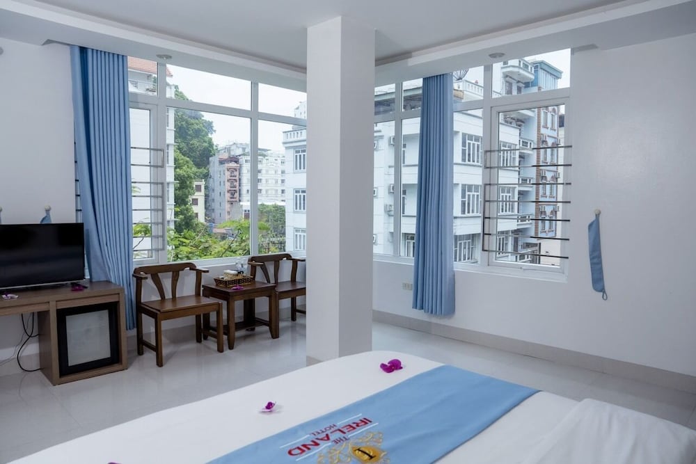

Roma - Cat Ba - The Ireland Hotel