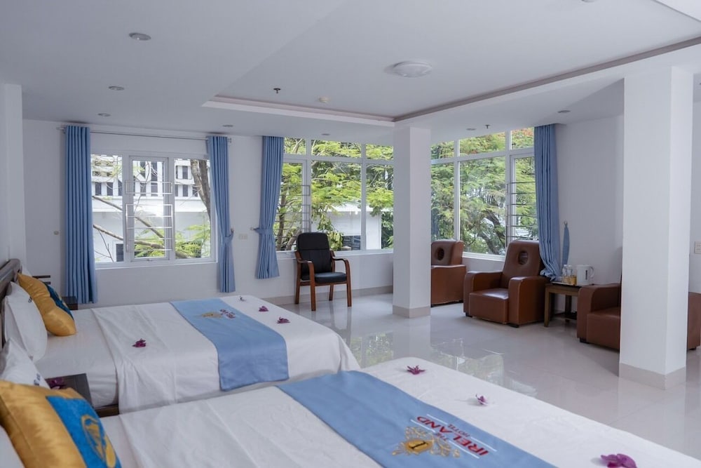

Roma - Cat Ba - The Ireland Hotel