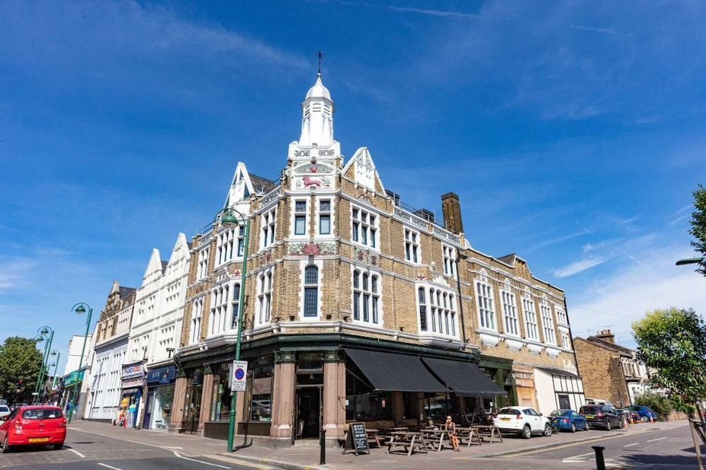 

Verona - Woodford Green - The Red Lion