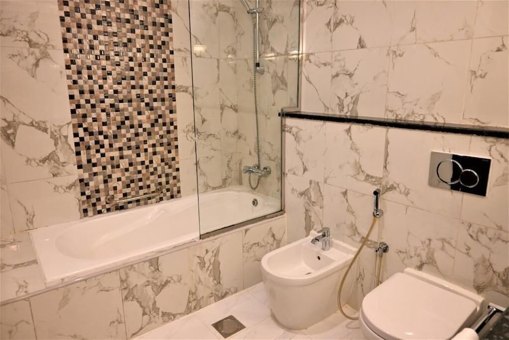 

Roma - Sharjah - CRYSTAL PLAZA AL MAJAZ HOTEL